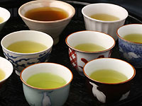 挽きたて宇治抹茶をたっぷり使った濃厚でとろけるようなスイーツが勢揃い。京都宇治 伊藤久右衛門